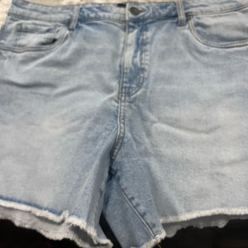 Kut from kloth light color size 16